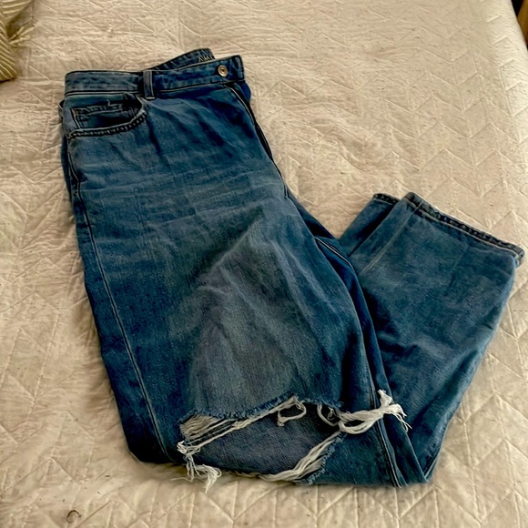 American Eagle Ripped Mom Jean Size 16 - Picture 3 of 4